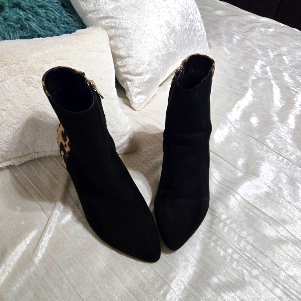 Elegant Black Ankle Boots with Leopard Accent By Comfort Size 8 Worn Once! EUC!!